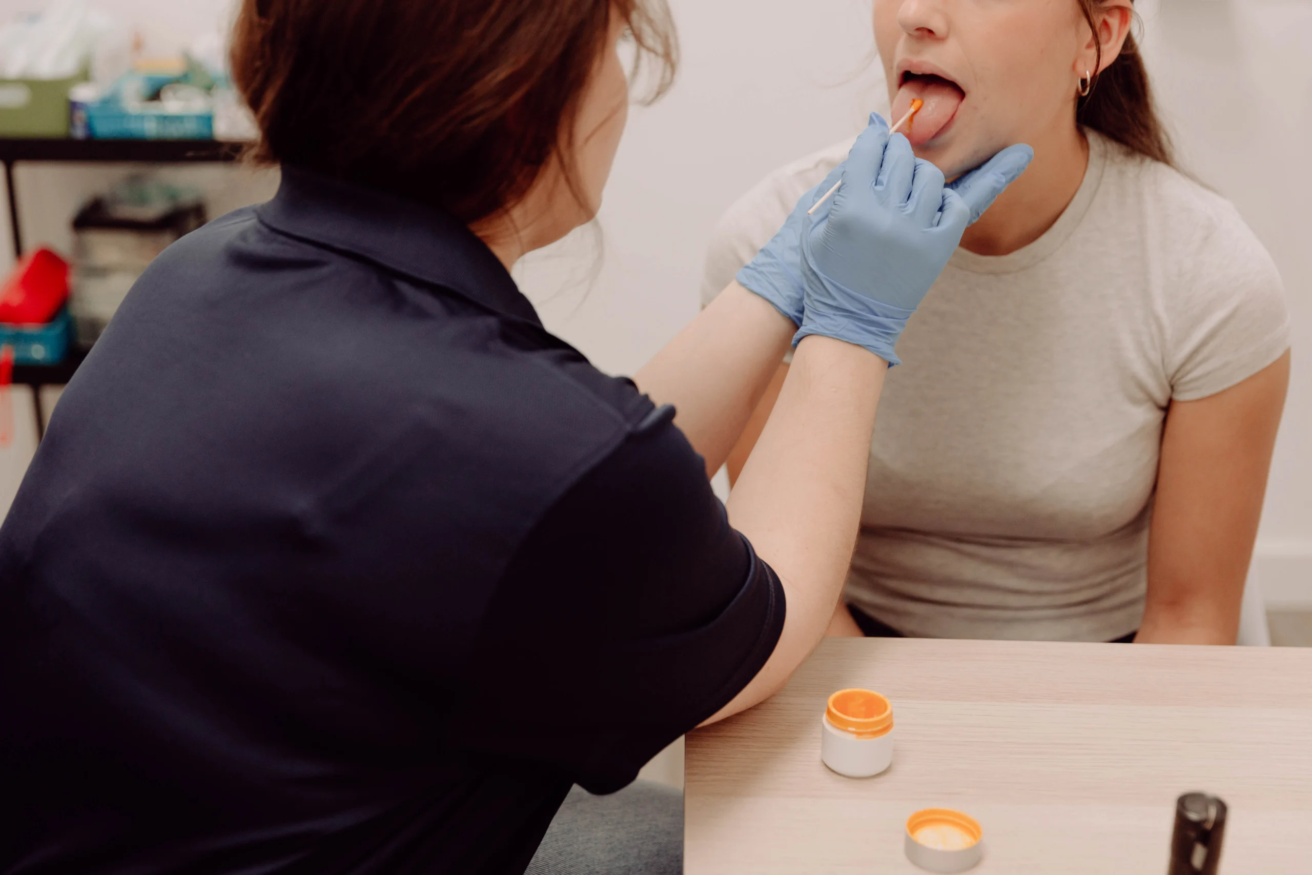 Sesión de terapia miofuncional orofacial en Clínica Axon Valencia